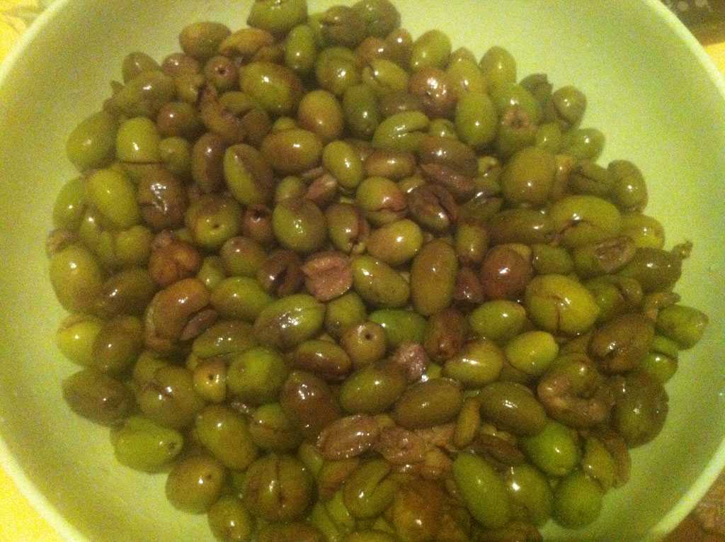 Olive verdi schiacciate